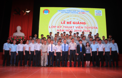 Bế giảng lớp kỹ thuật viên Toyota năm học 2019-2020