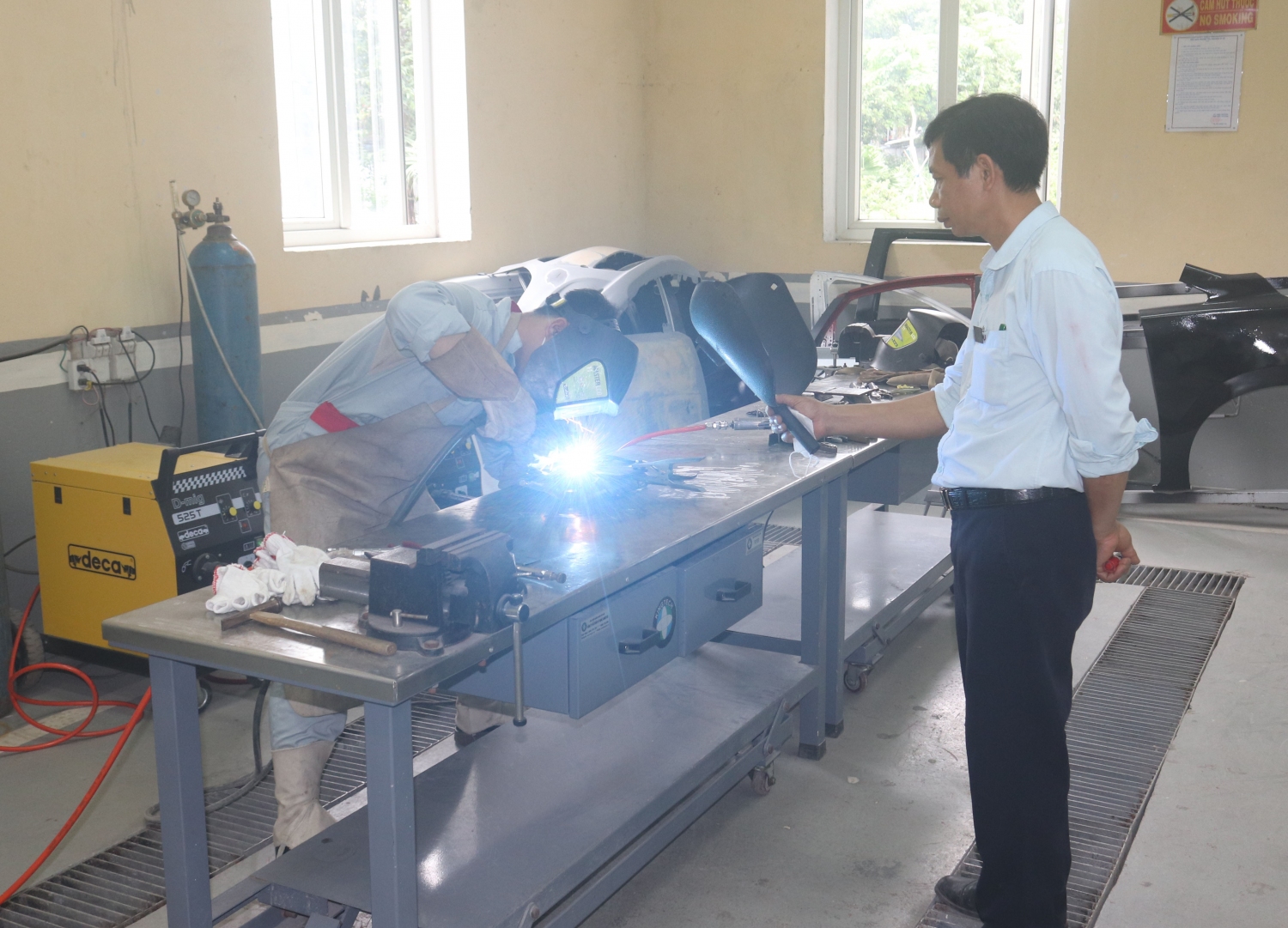 Sinh viên thực hiện bài thi