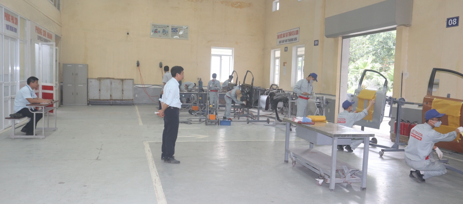 Sinh viên thực hiện bài thi